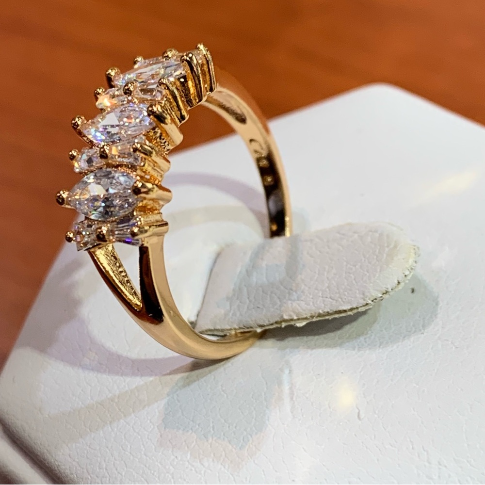 18k yellow gold-plated on base metal Marquise Cut Gemstone ring size 8 - Picture 8 of 10
